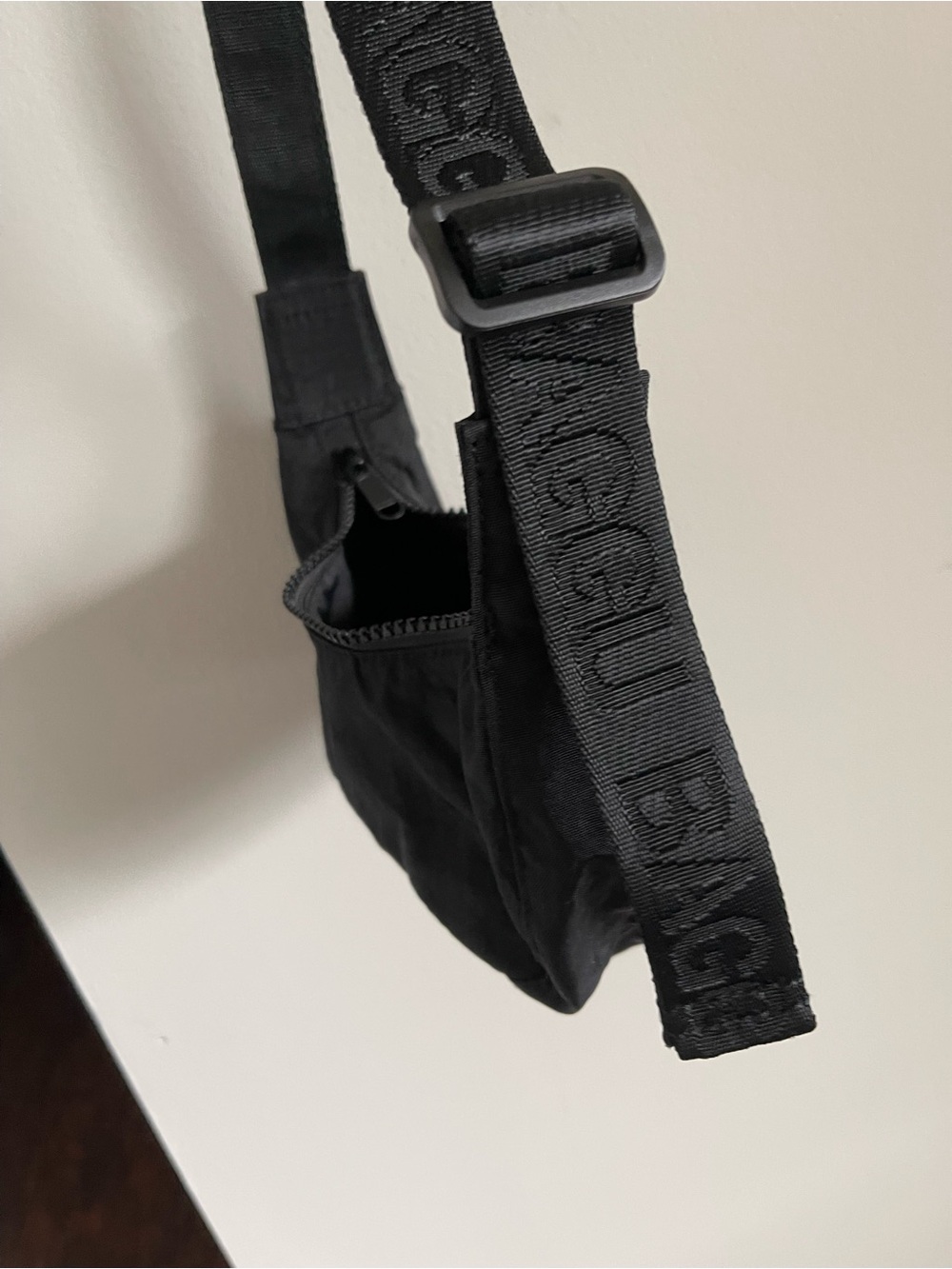 BAGGU MINI Crescent Nylon
Crossbody Bag Black - Picture 8 of 12